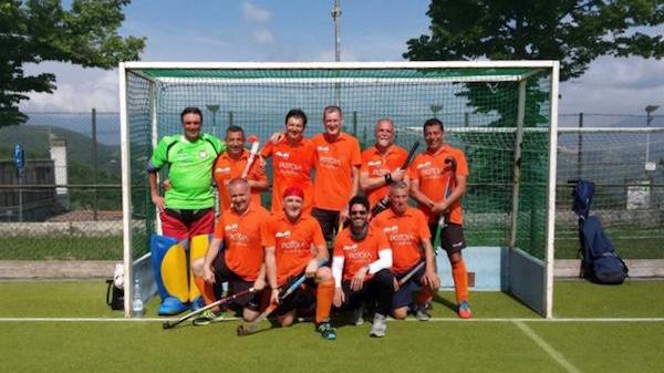 La formazione di Pistoia campione d'Italia 2016 Master di hockey su prato