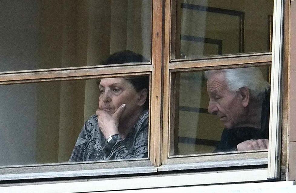 Barricati in casa in via Canavari le polemiche non si placano