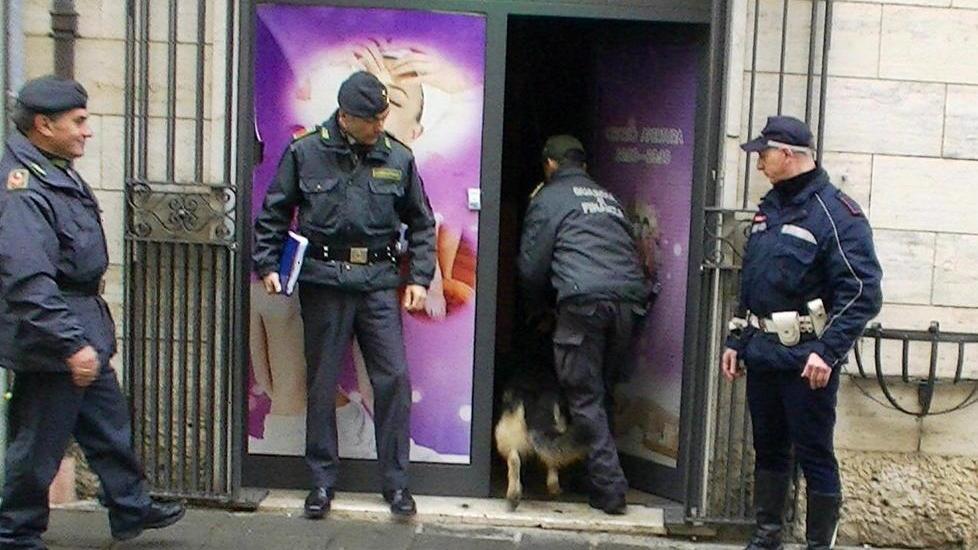 Via Saffi, casa di appuntamenti Chiesto il processo per quattro