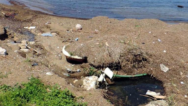 Spunta il cimitero delle barche lungo le nostre spiaggette