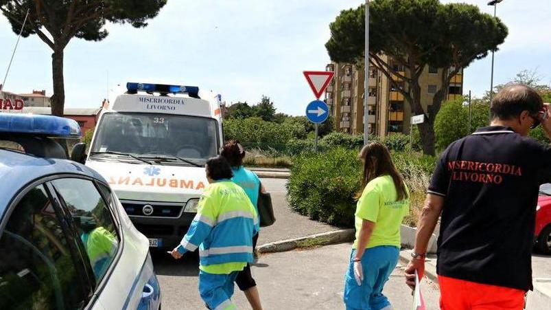 Rapina un bar tabaccheria ma un passante lo blocca