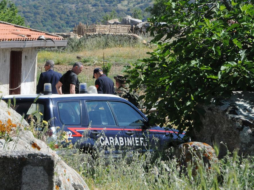 Nule, i sospetti del paese: una sola mano sui 2 delitti