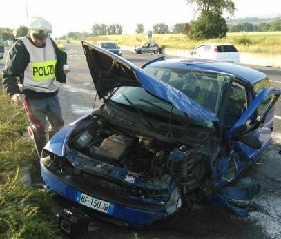 Fa un frontale in auto all’alba: 36enne ricoverato in ospedale