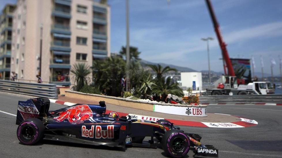 Ricciardo, pole da capogiro Le Ferrari devono inseguire
