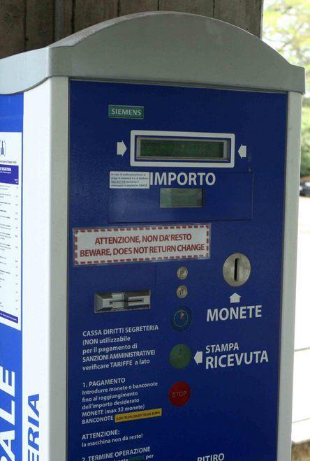 Beffato dalla macchinetta dei vigili 