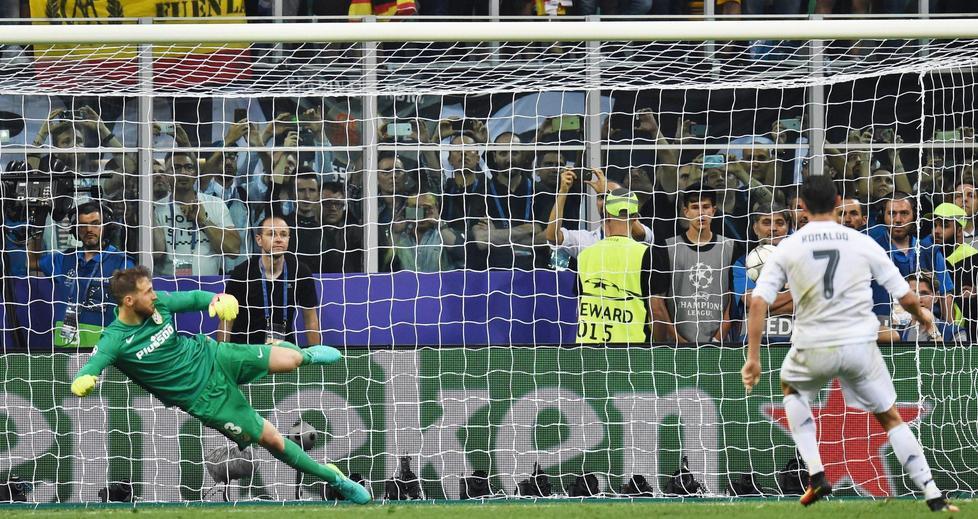 San Siro indossa la “camiseta blanca” 