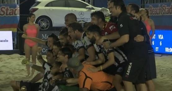 Le festa a Catania dei giocatori del Viareggio