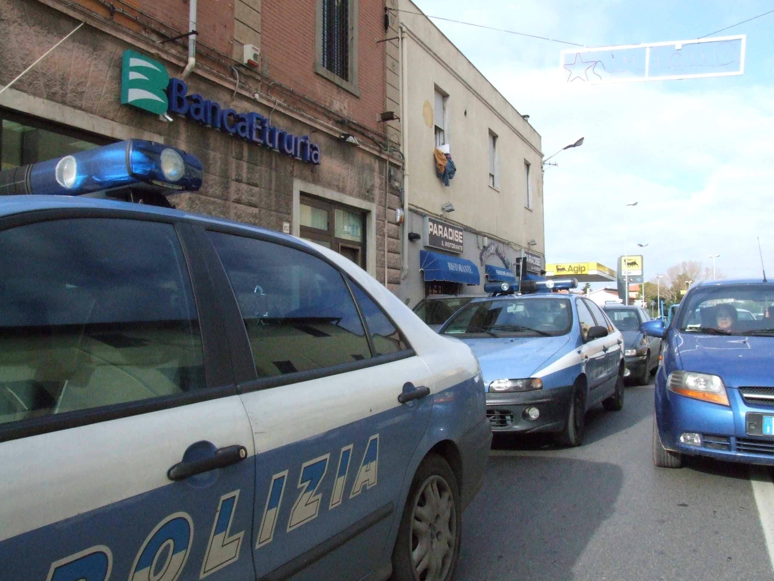 Volanti della polizia al lavoro (foto di archivio)