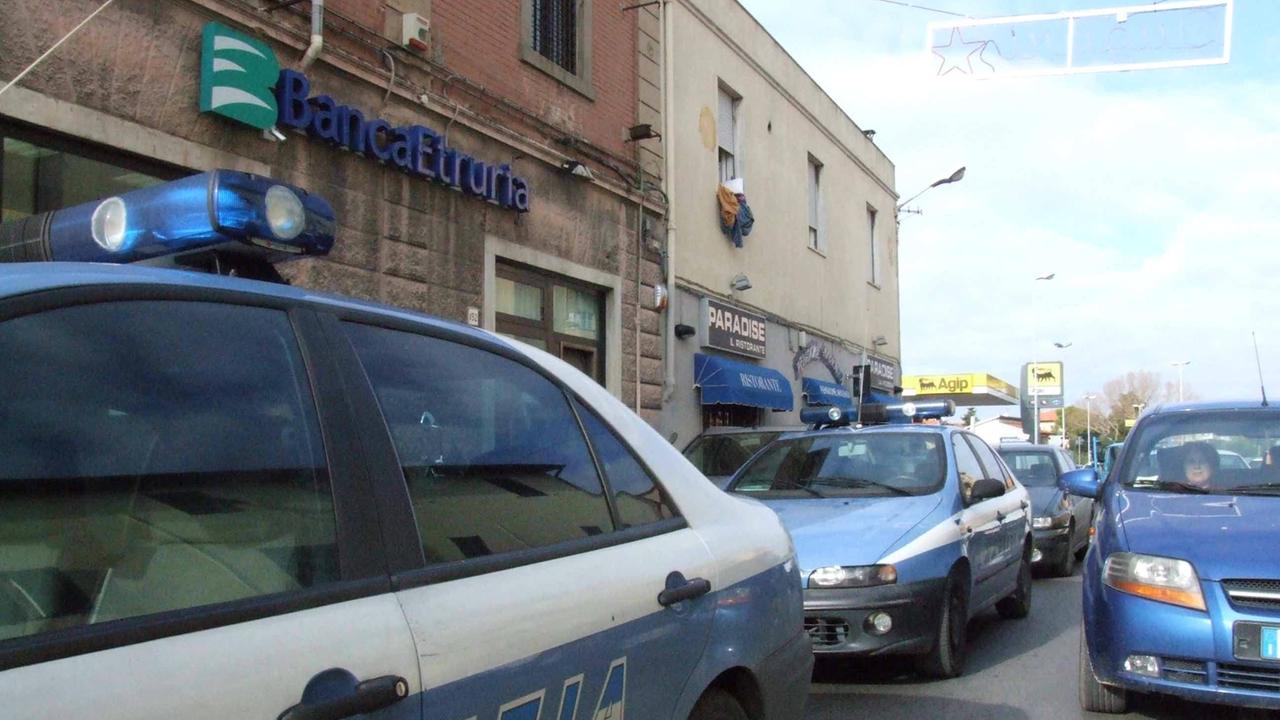 Volanti della polizia al lavoro (foto di archivio)