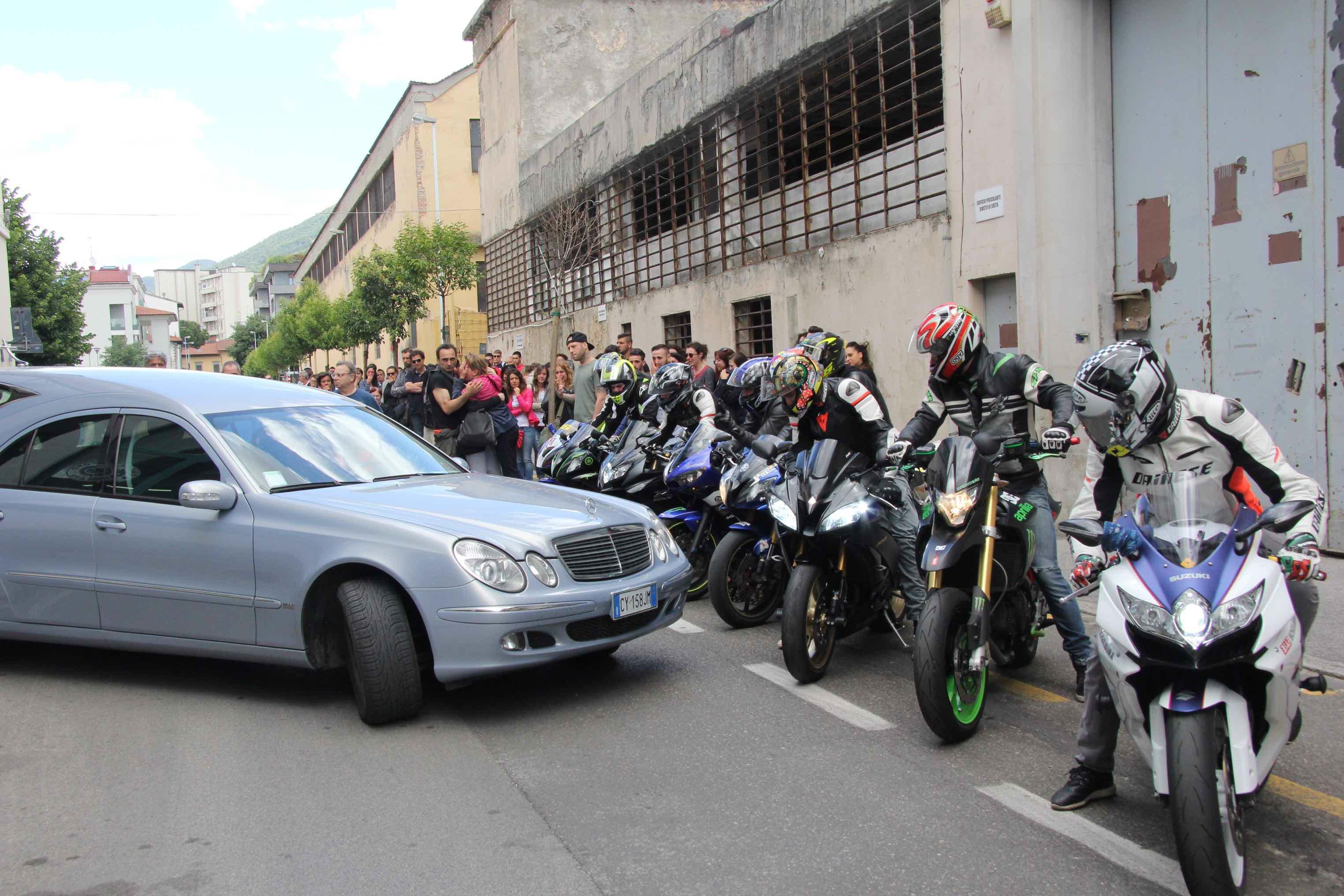 Un rombo di moto per accompagnare Cristian nell'ultimo viaggio