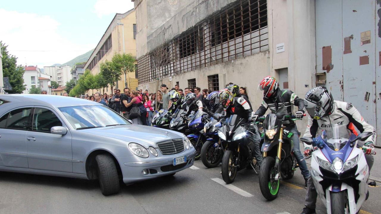 Un rombo di moto per accompagnare Cristian nell'ultimo viaggio