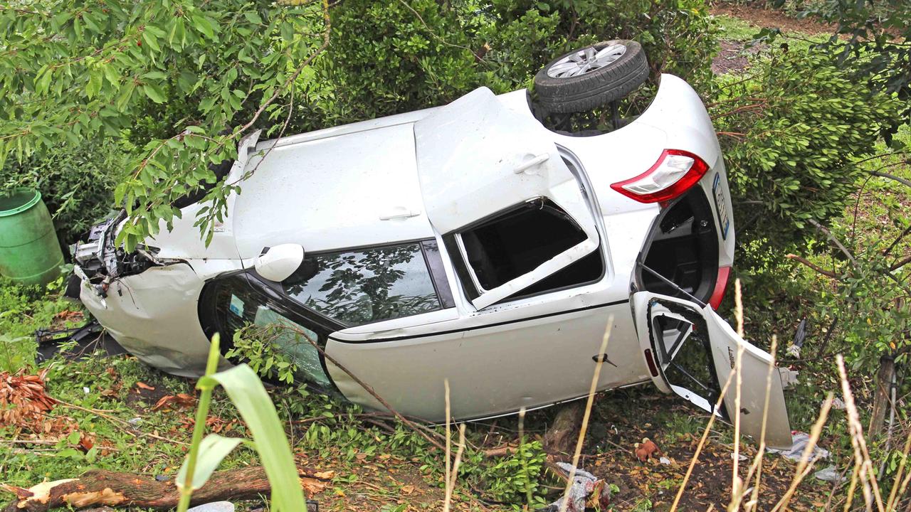 Auto finisce nella scarpata a Casalguidi, grave a 19 anni - Video