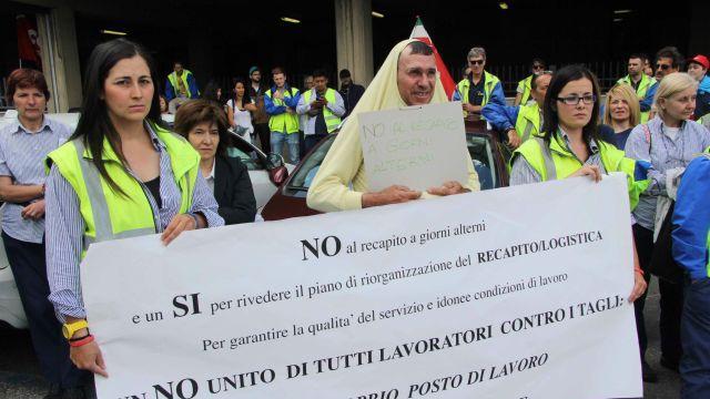 La manifestazione dei dipendenti di Poste Italiane