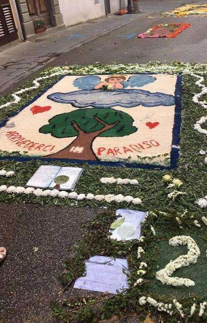 Gli show coi fiori battono la pioggia 