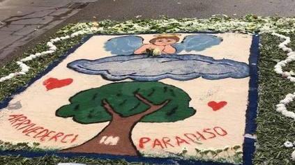 Gli show coi fiori battono la pioggia