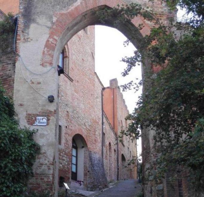  Cucini scrive a Renzi per recuperare le porte del borgo