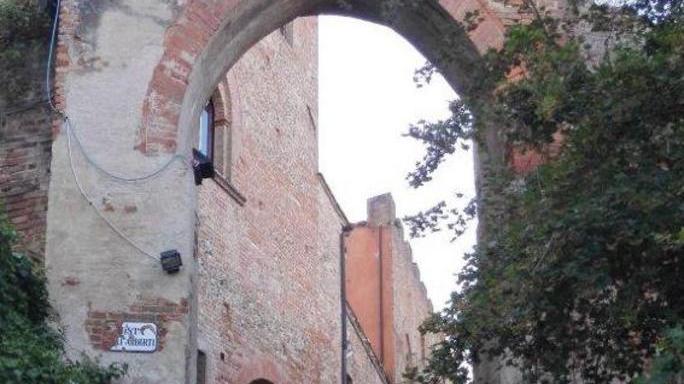 Cucini scrive a Renzi per recuperare le porte del borgo