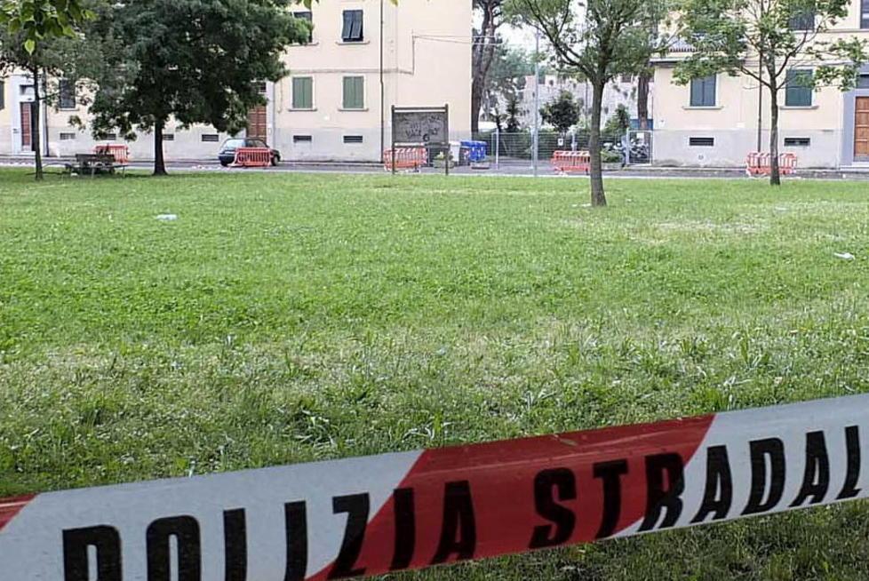 C’è che si è organizzato e ha dormito fuori casa
