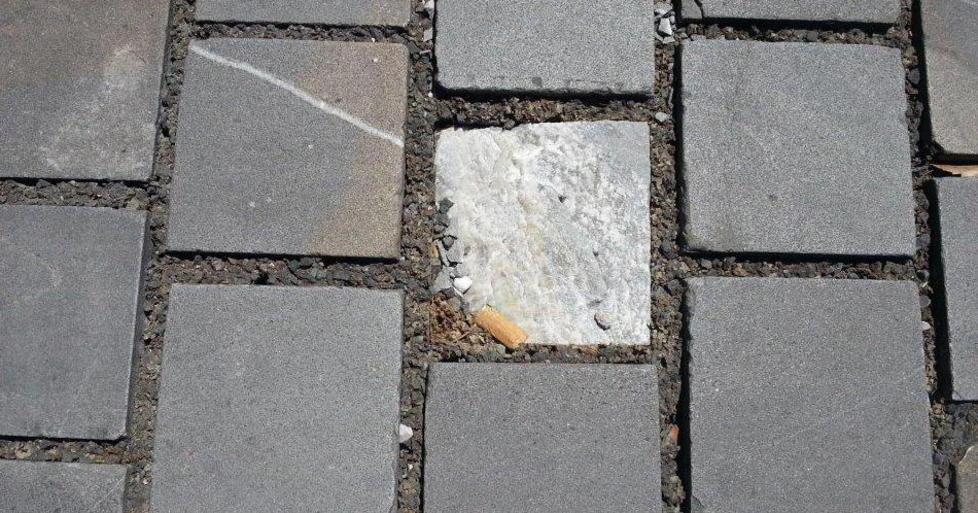 Via Duca D’Aosta, pietra già rovinata 