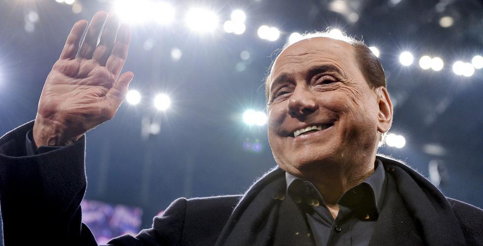 Ora Berlusconi stringe con i cinesi 