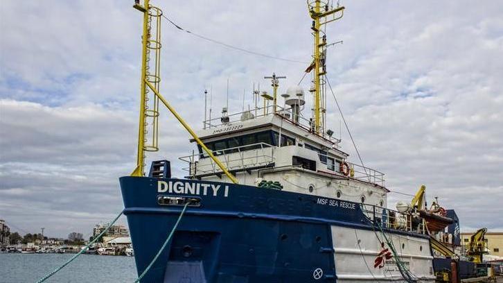 La nave dei migranti approda in Calabria 