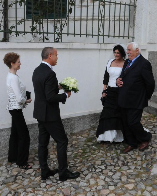Daniela e Antonio, una storia nata in palestra e culminata nella piazza con le opere di Nivola