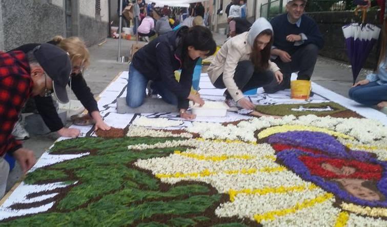 L’Infiorata disturbata dal maltempo
