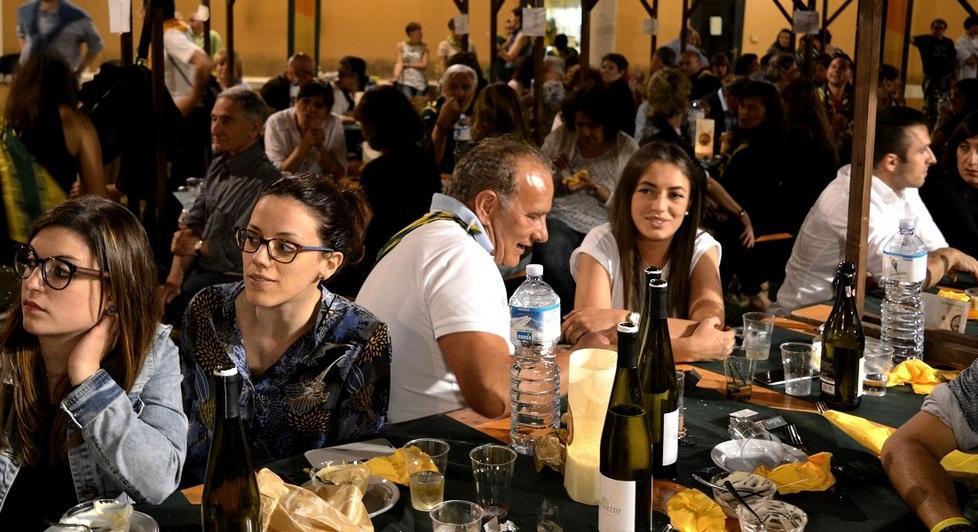 Musica, balli e buon cibo per prepararsi alle gare 