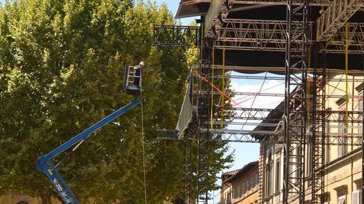 Il palco del Summer Festival in piazza Napoleone