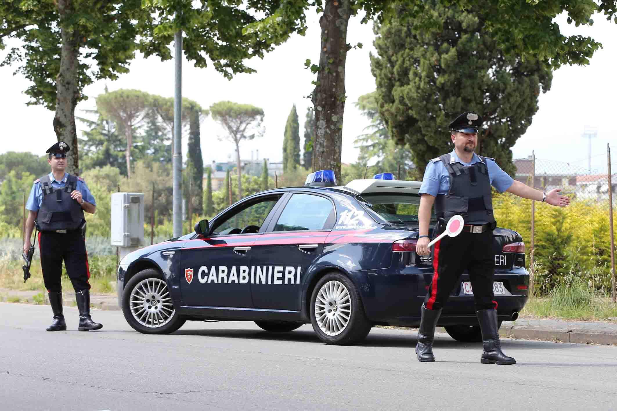 Un posto di blocco dei carabinieri (foto di repertorio)