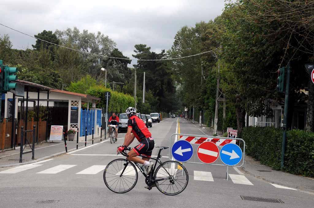 L'accesso in via Baracchini da via delle Pinete