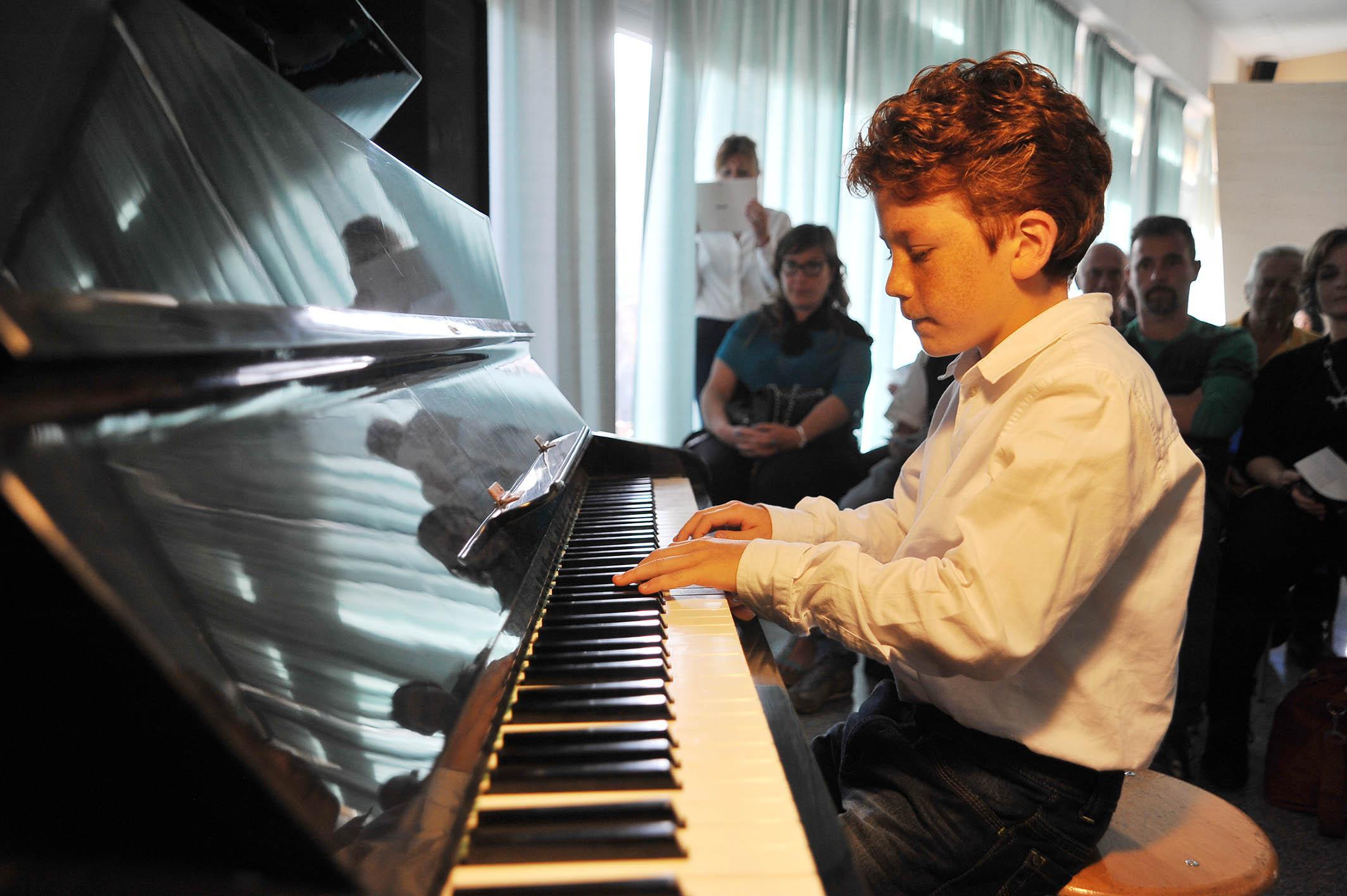 Un alunno al pianoforte
