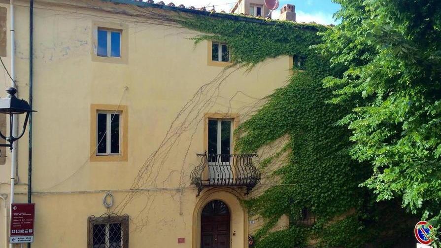 La facciata di palazzo Surbone Ridolfi a Montescudaio (Foto MIchele Falorni/Silvi)