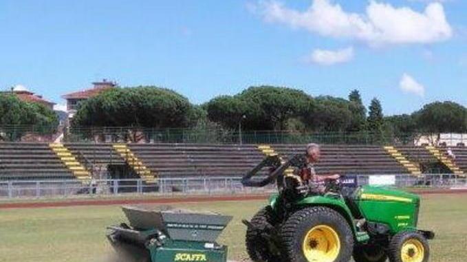 Lavori straordinari al prato dello stadio