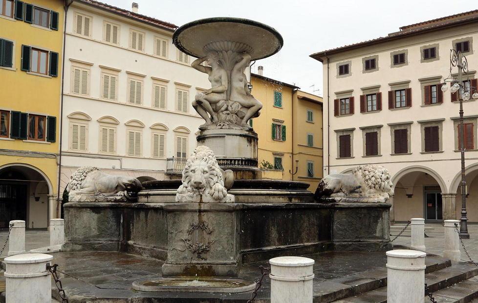 Una mail a Renzi per la fontana dei Leoni 