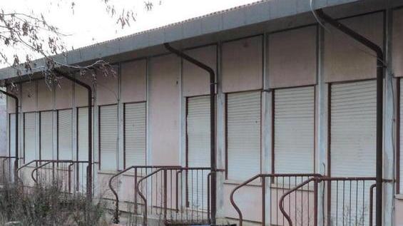 La scuola alluvionata è terreno di scontro