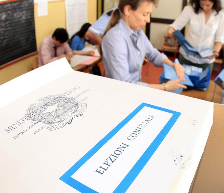 Al voto sono chiamati 2.358 elettori