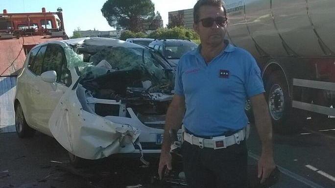 Auto contro un camion Non si esclude l’ipotesi guasto