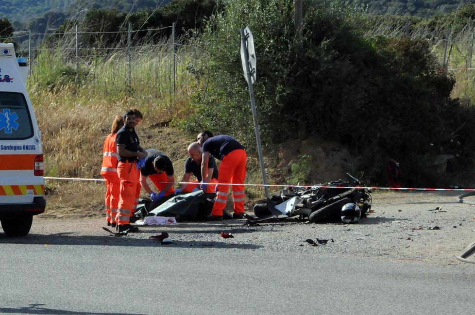 Scontro con un camion, muore centauro 