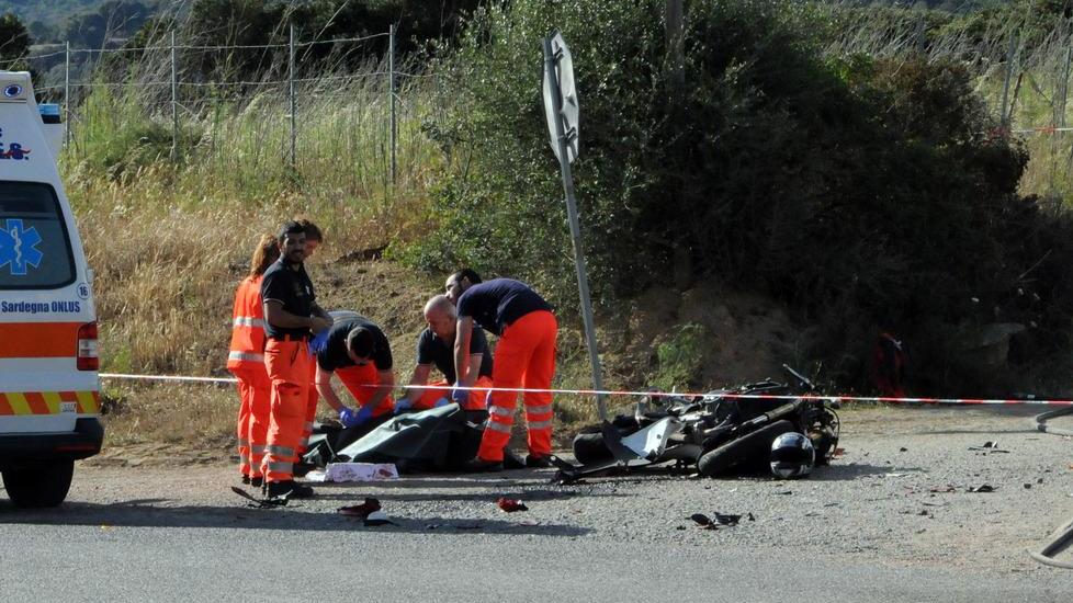 Scontro con un camion, muore centauro