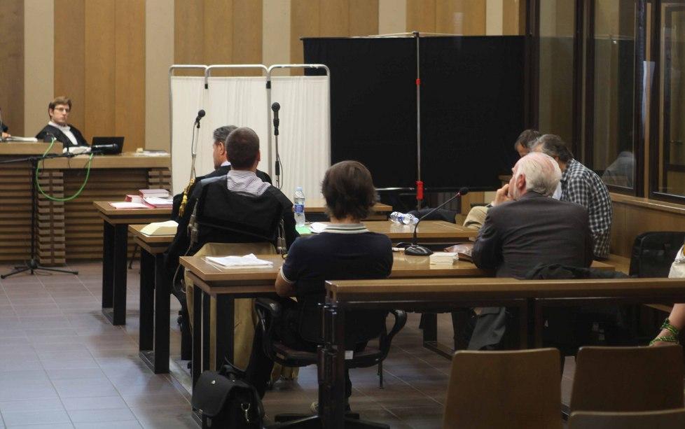 L'allenatore a processo: "Abusi? Sono innocente" 