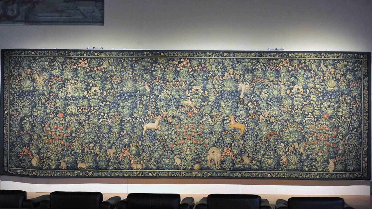 L’arazzo Millefiori in mostra a Palazzo dei Vescovi