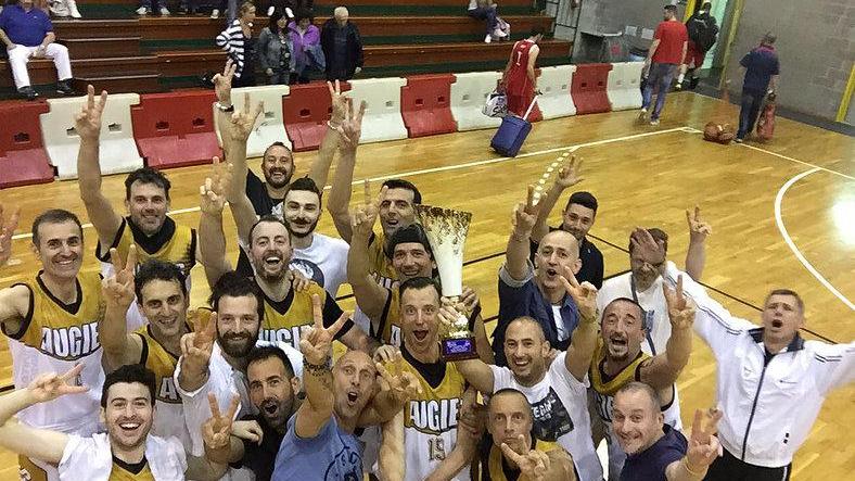 L'esultanza dei giocatori dell'Augies Montecatini in un proprio selfie