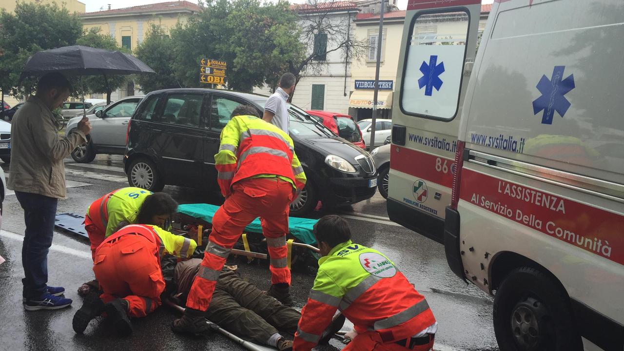 Paura sul viale Carducci: donna investita sulle strisce