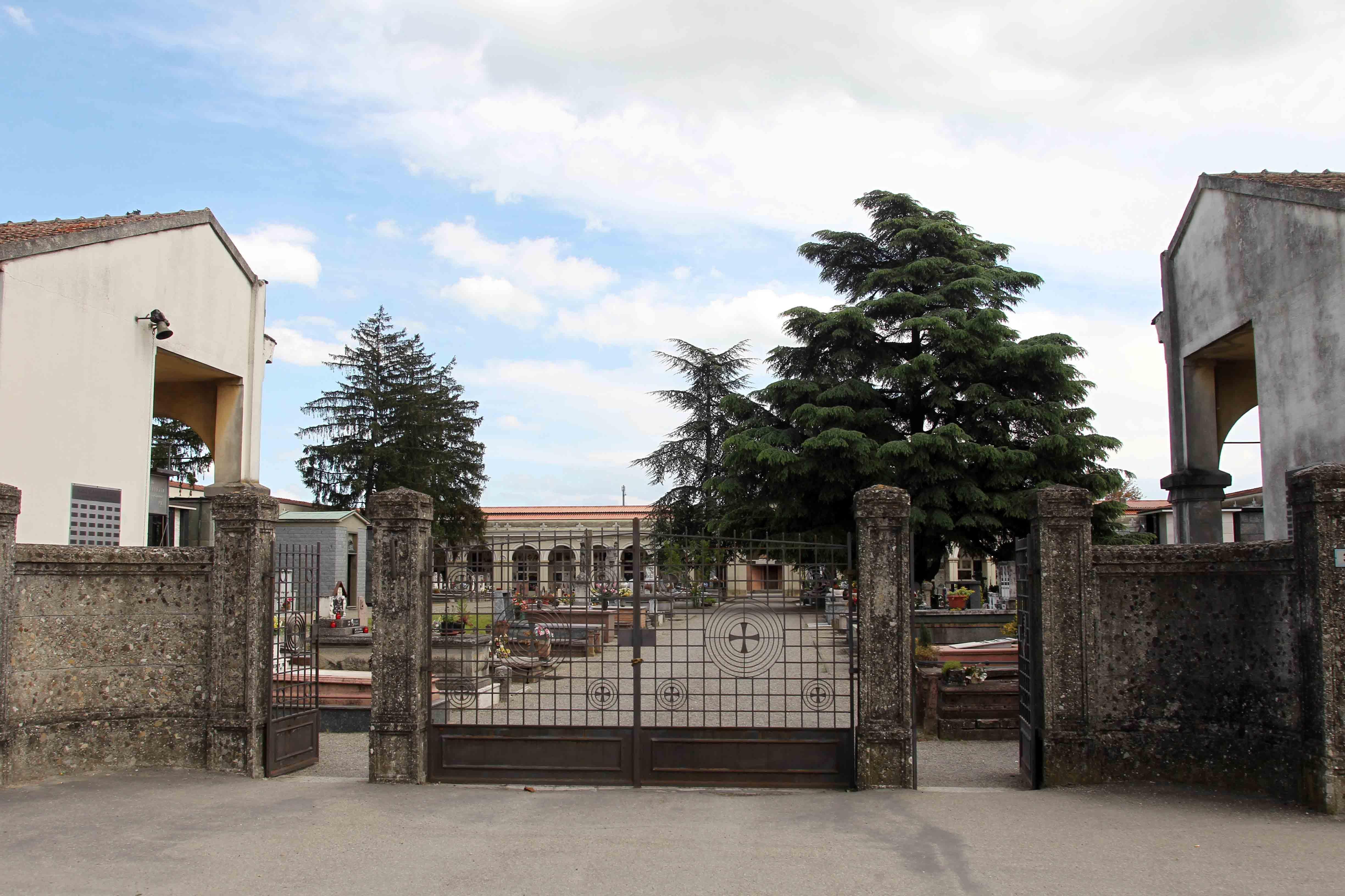 Ladri di rame devastano il cimitero di Sant’Ilario 