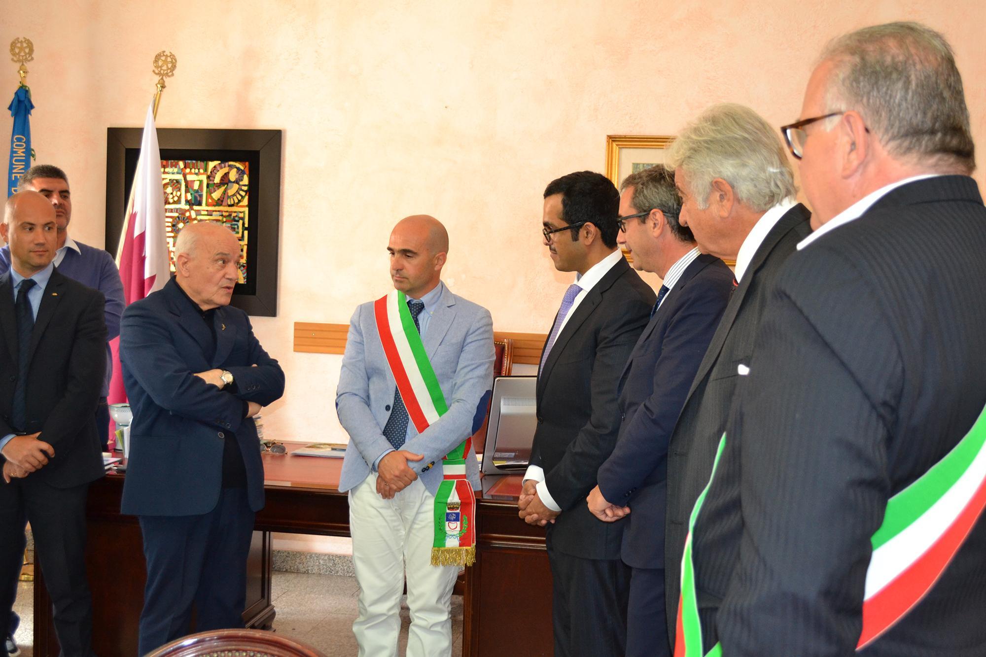 L'incontro in municipio ad Arzachena fra il nuovo capo di Qatar Holding in Italia e il sindaco di Arzachena