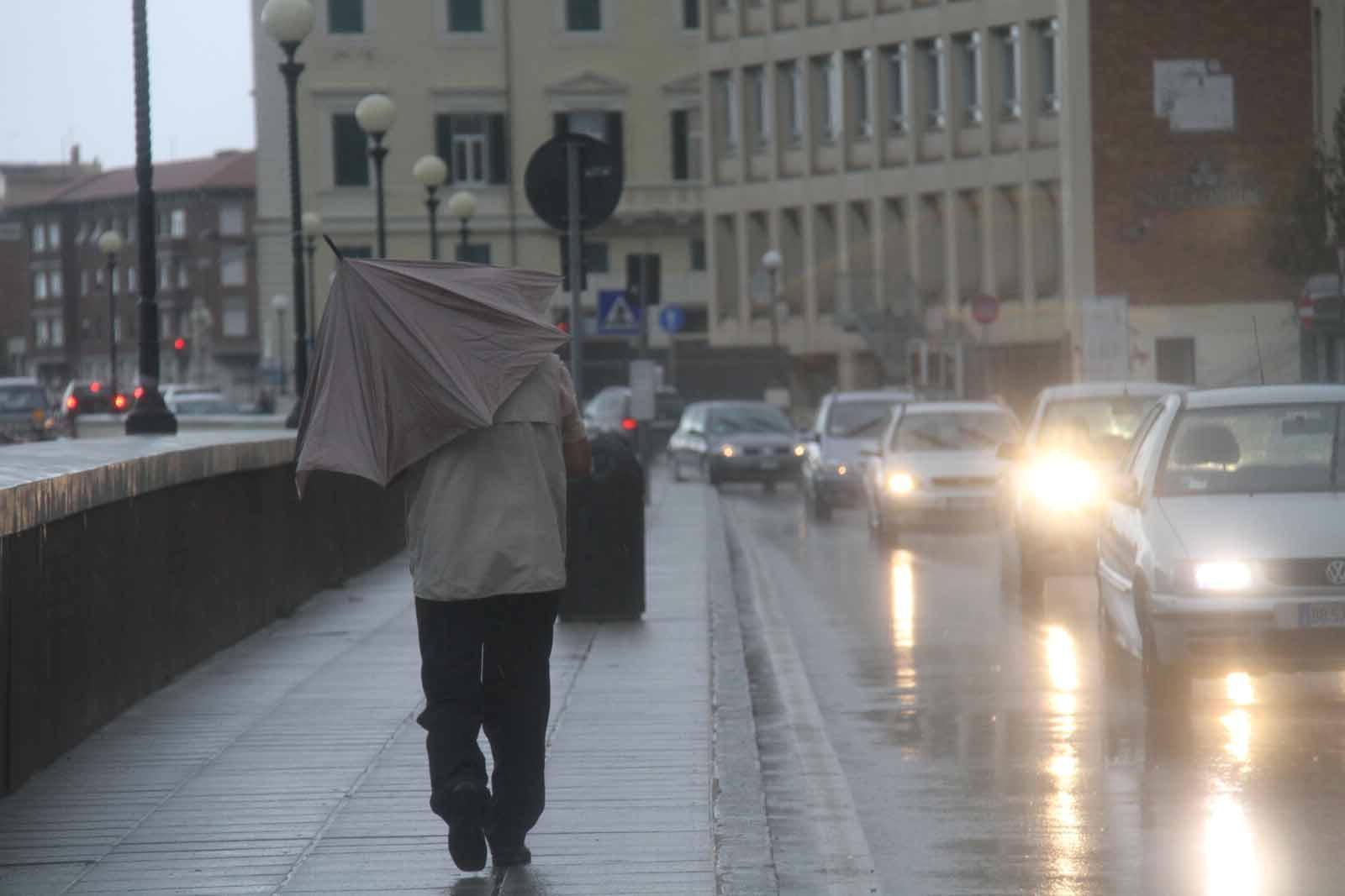 Allerta meteo: 2 giugno con pioggia e temporali