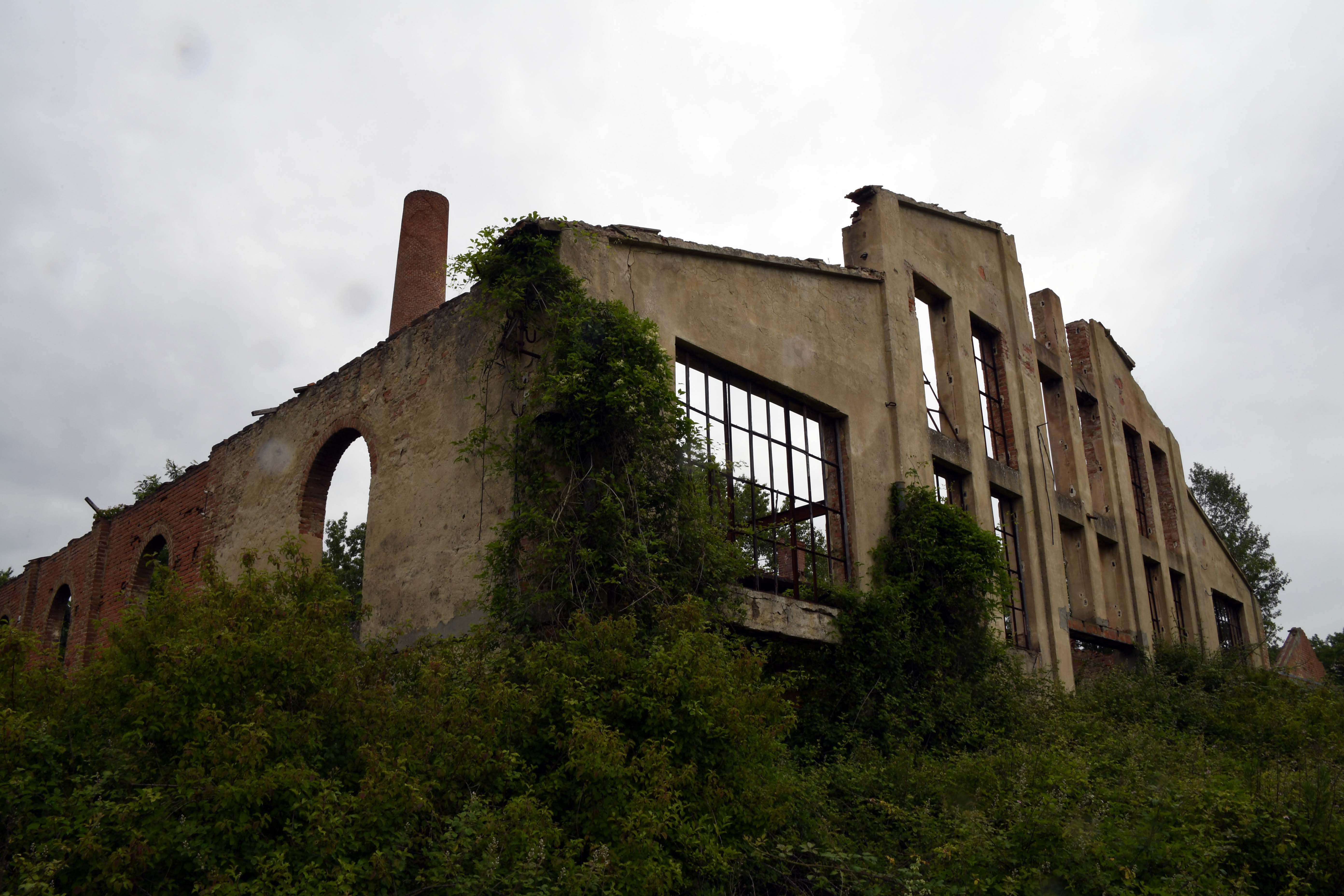 I resti della fornace lungo la via Vecchia di Pontedera (foto Franco Silvi)