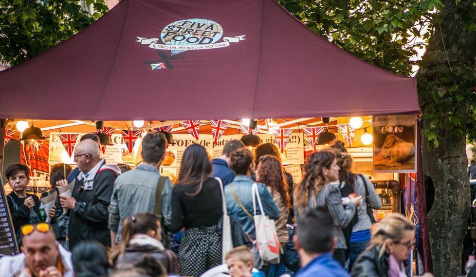 Cibo in strada la tre giorni è con vista mare