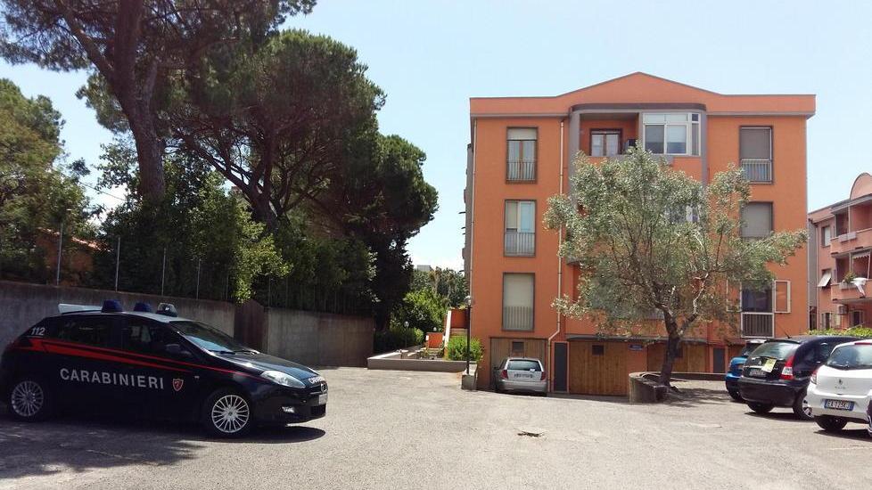 Non risponde al telefono lo trovano morto in casa